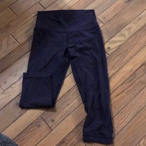 navy blue cropped Lululemon leggings